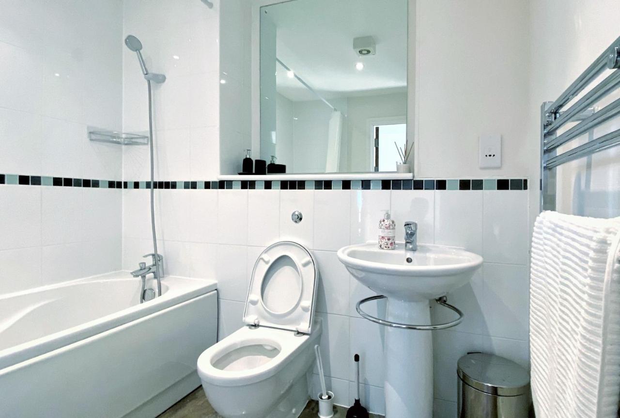Artistic And Luxurious With Sea View. Side * Суонси